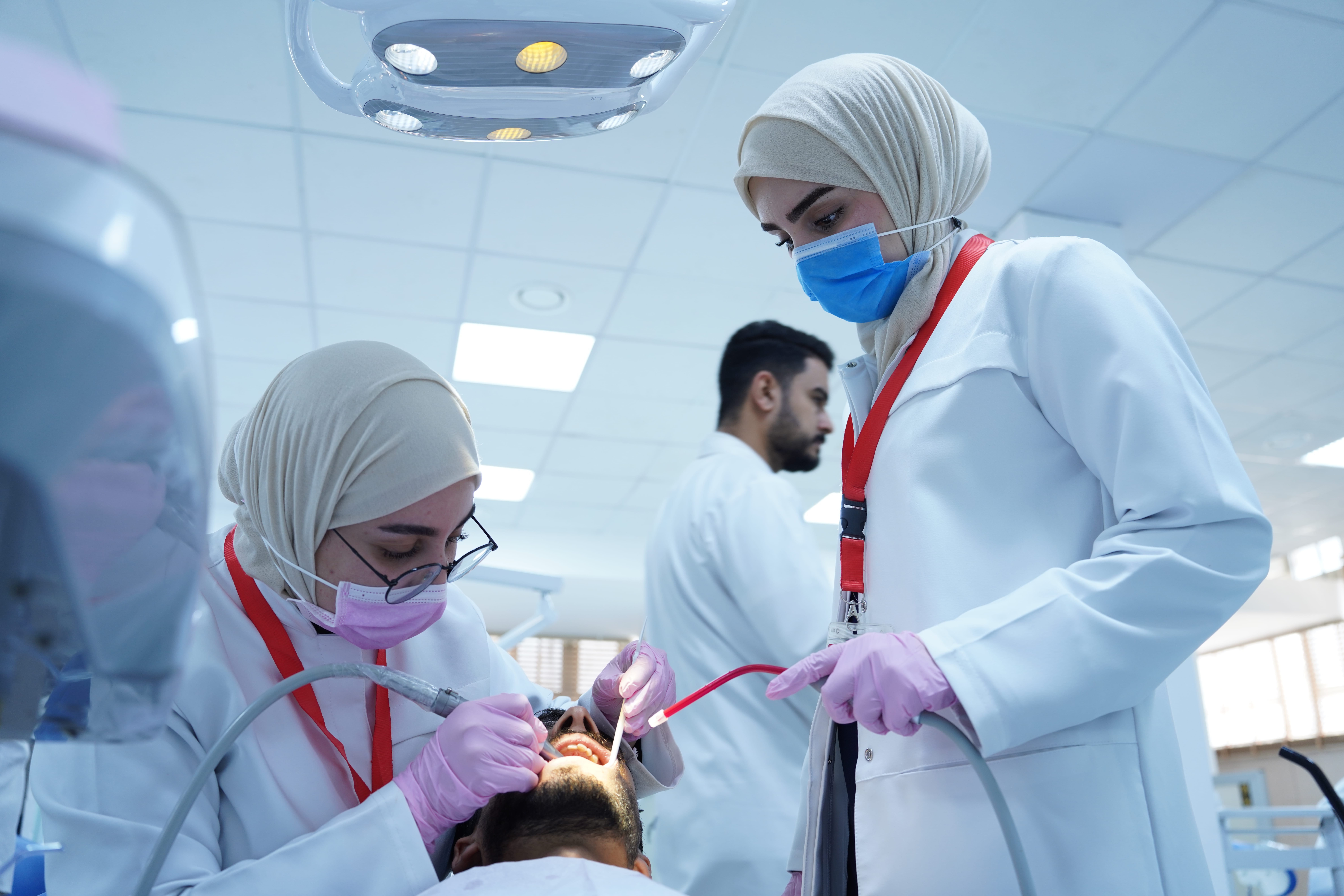 نبذة عن كلية طب الاسنان